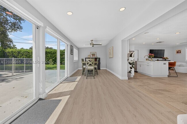 Building Photo - 14220 SW 86th Ave
