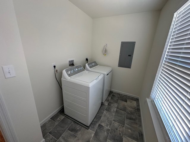 Building Photo - Modern 3-Bed Townhome at Walden Ridge – Do...