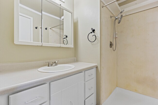 Building Photo - 6021 98th St NE