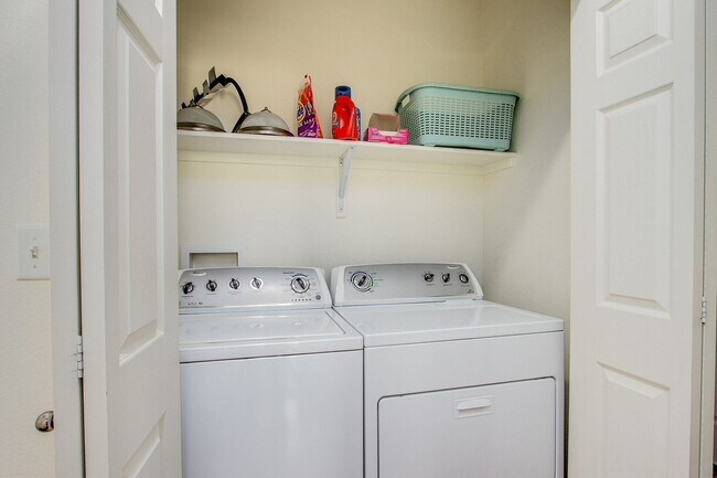 Building Photo - Stylish & Convenient Furnished Condo for Rent