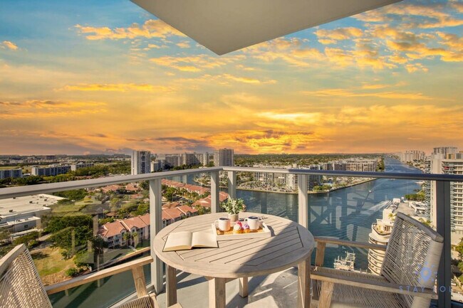 Building Photo - 4010 S Ocean Dr