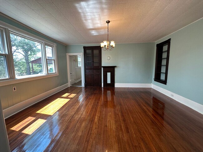 Building Photo - 317 Confidence Ln