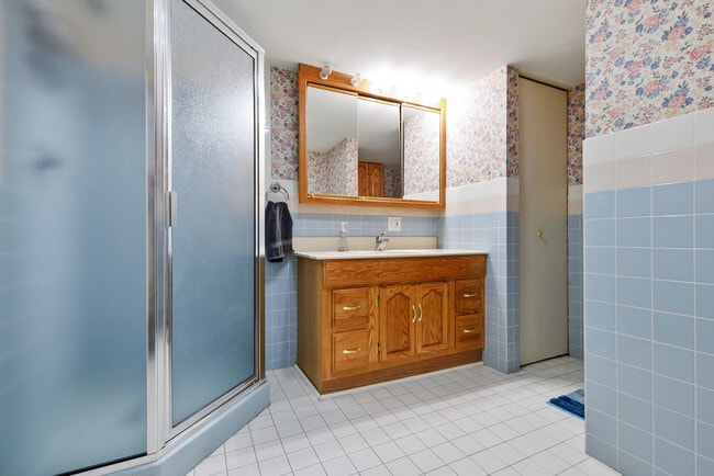 Building Photo - 5622 N Kenneth Ave