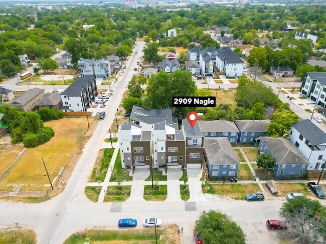 Building Photo - 2909 Nagle St