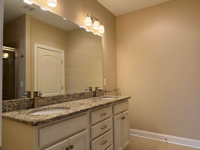 Building Photo - Luxury Townhome at The Enclave at Harpeth ...