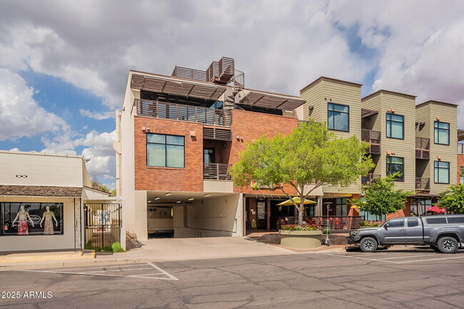 Building Photo - 4020 N Scottsdale Rd