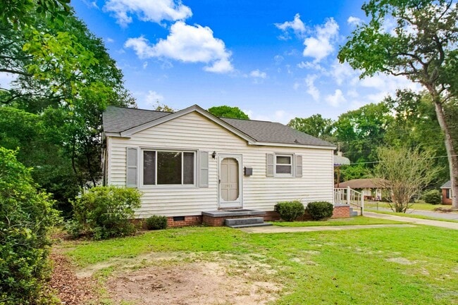 Building Photo - Available Now! 3 BR | 1.5 BA w/ Bonus Area just Minutes from Seymour Johnson!!