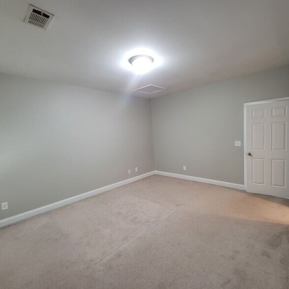 Building Photo - 114 Lakeview Estates Dr