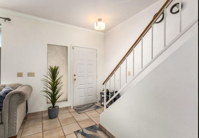 Building Photo - Townes at South Park