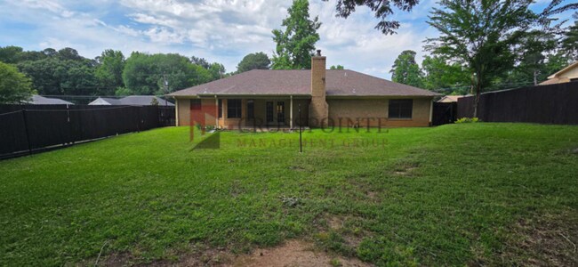 Building Photo - Spacious and Stunning 3 Bedroom 2 Bath Home in Longview!