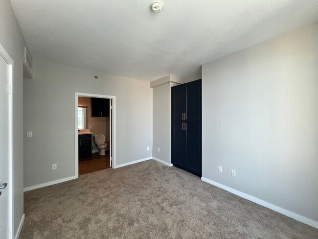 Building Photo - Downtown Long Beach - West Ocean - 1 Bedro...