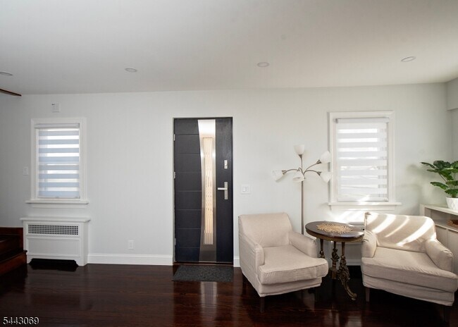 Building Photo - 6 Lakeview Terrace