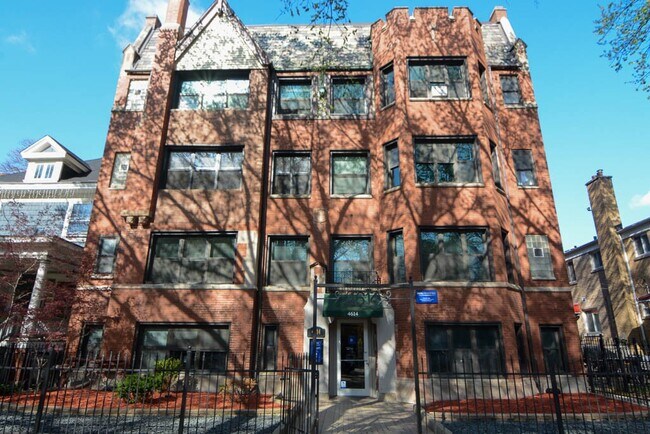 Primary Photo - 4617 N Paulina St