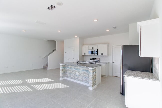 Building Photo - 2216 Bear Peak Dr