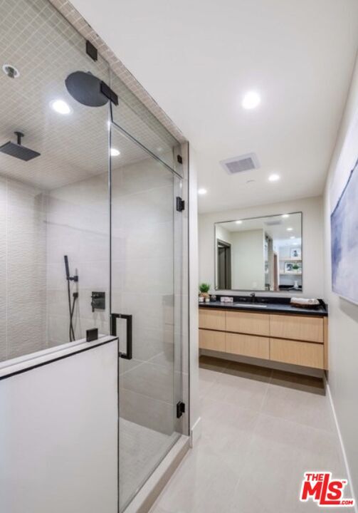 Building Photo - 622 N La Jolla Ave