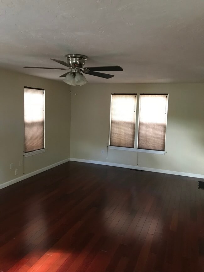Building Photo - 16 Bowstring Way