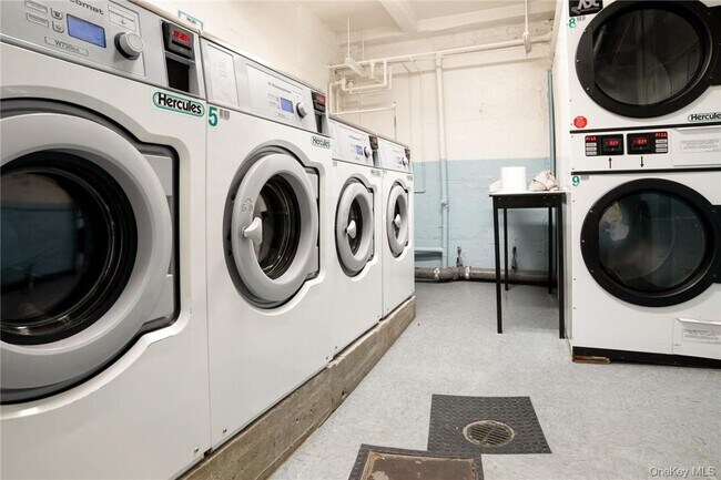 Building Photo - 4 Windsor Terrace