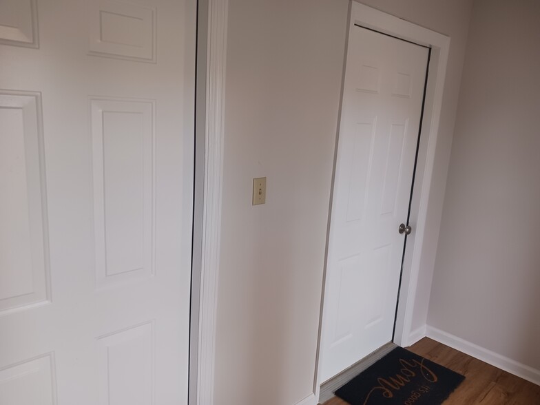 Shared Entrance Interior - 799 Tamarack Ct