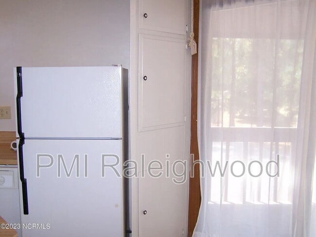 Building Photo - 220 Foxkroft Dr