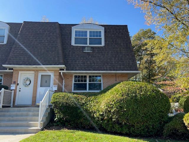 Primary Photo - 6 Glen Hollow Dr