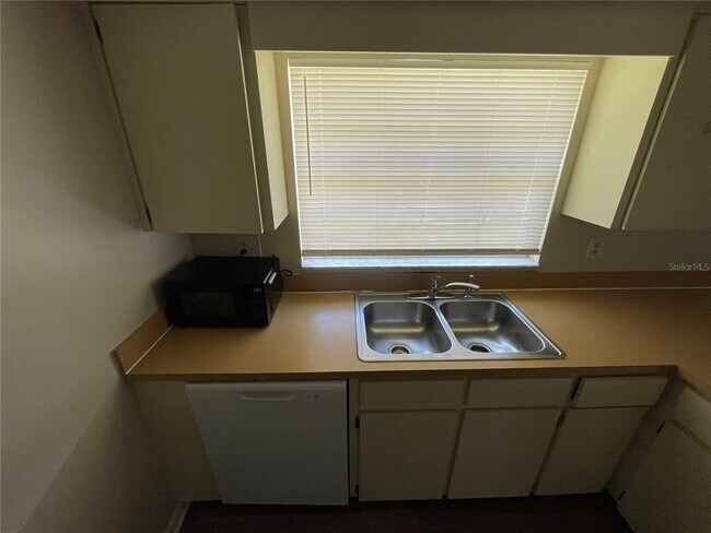 Building Photo - 750 Zella Ln