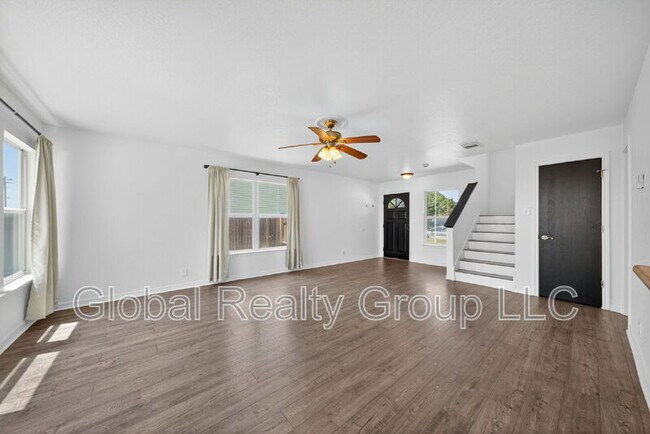 Building Photo - 215 Chisholm Trail