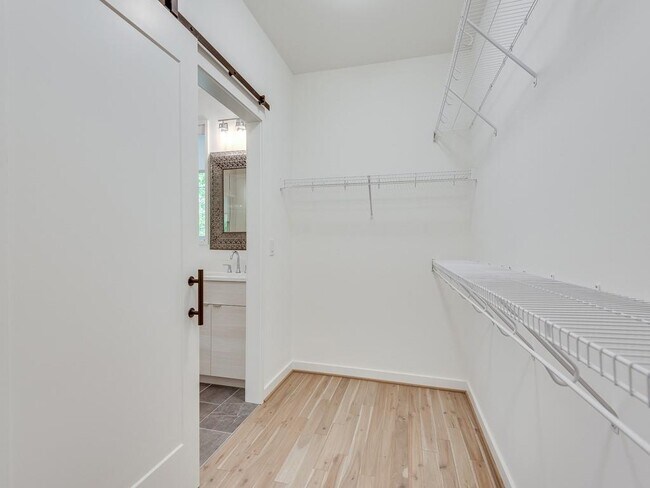 Building Photo - 520 Wabash Ave NE