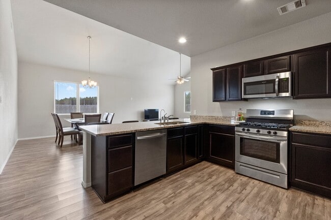 Building Photo - 18101 Woodpecker Trl