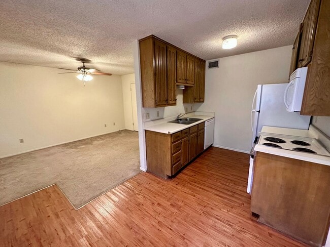 Building Photo - 1214 Baylor Ave