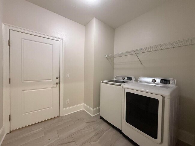 Building Photo - 855 Avery Park Dr