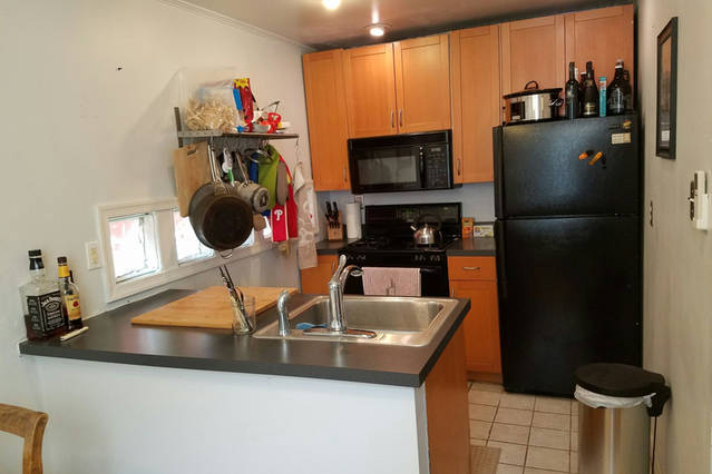 Kitchen w/ garbage disposal and dishwasher - 629 North Bodine Street