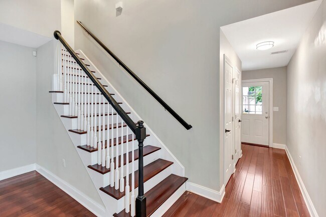 Building Photo - Unbeatable Location – Just 6 Minutes to Do...