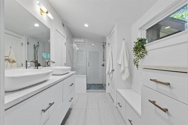 Building Photo - 2712 Oak Springs Dr