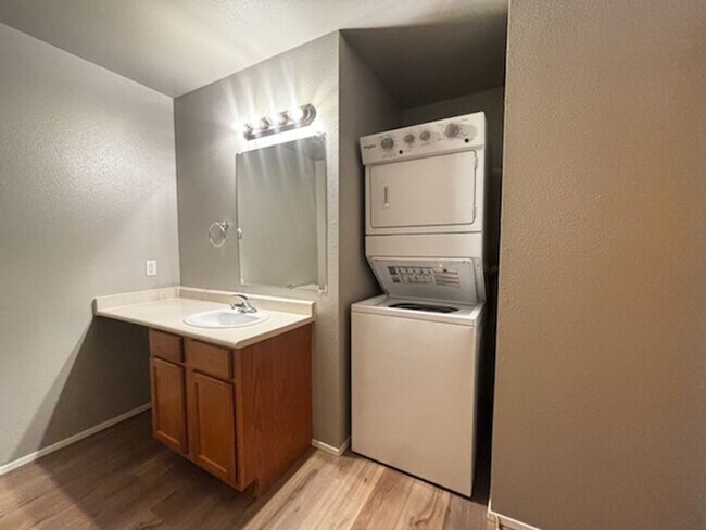 Building Photo - Sign your lease this October at Belleau Wo...