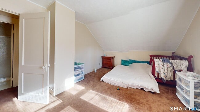 Building Photo - 17 Landin St