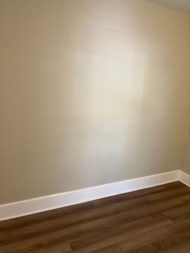 Building Photo - Newly remodeled 2-bedroom, 1-bathroom home...