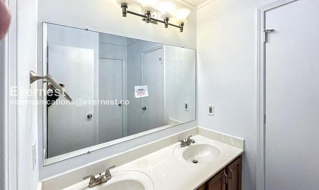 Building Photo - 1021 SE Steeple Dr