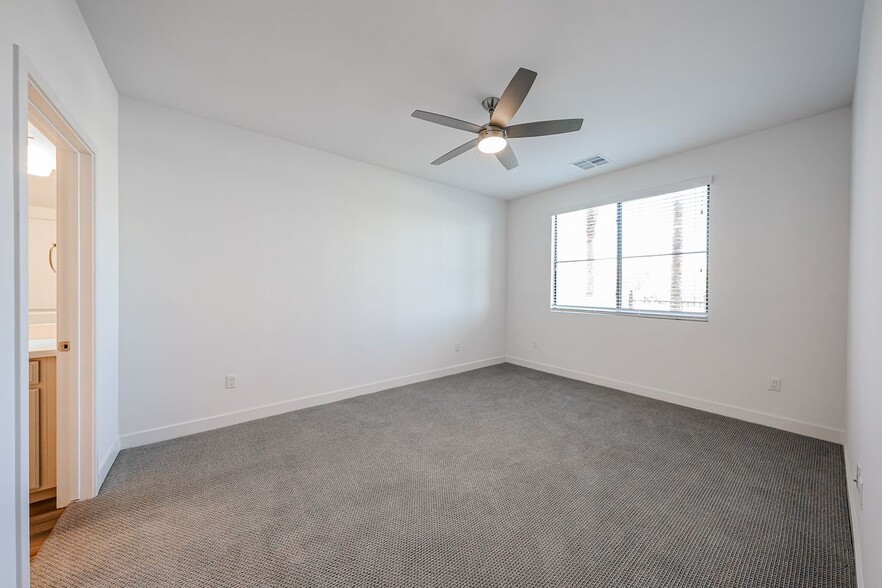 Building Photo - 2511 W Queen Creek Rd
