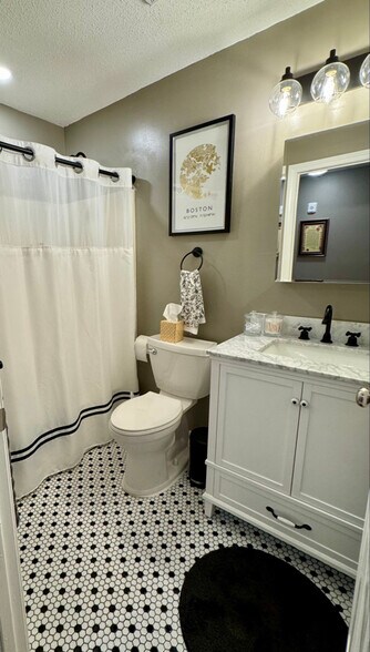 Building Photo - 275 Donohue Rd