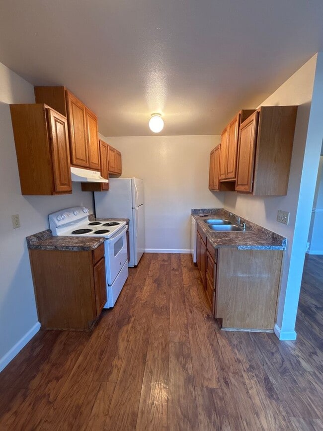 Building Photo - 2 Bedroom 1 Bath Apartment