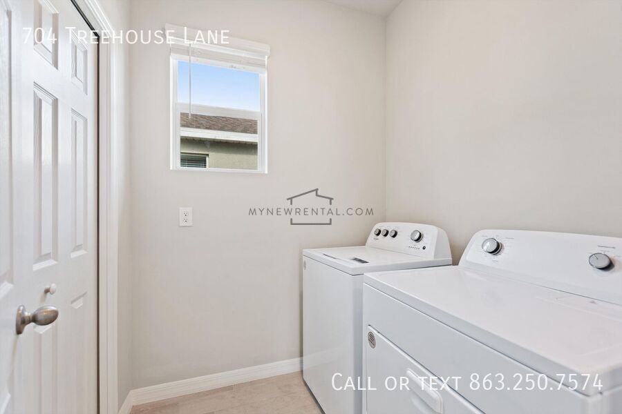Building Photo - 704 Treehouse Ln
