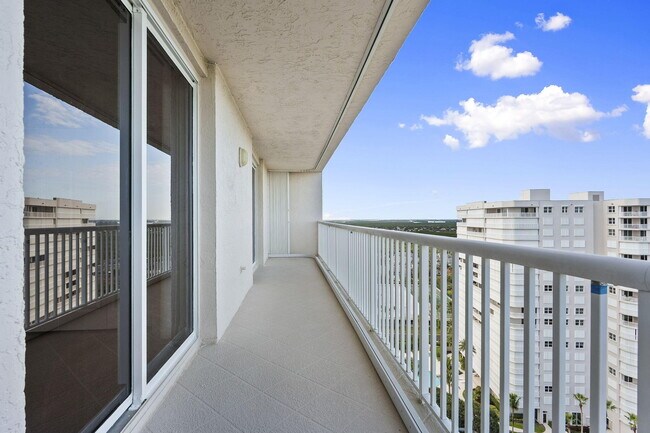 Building Photo - 5051 N Hwy A1A