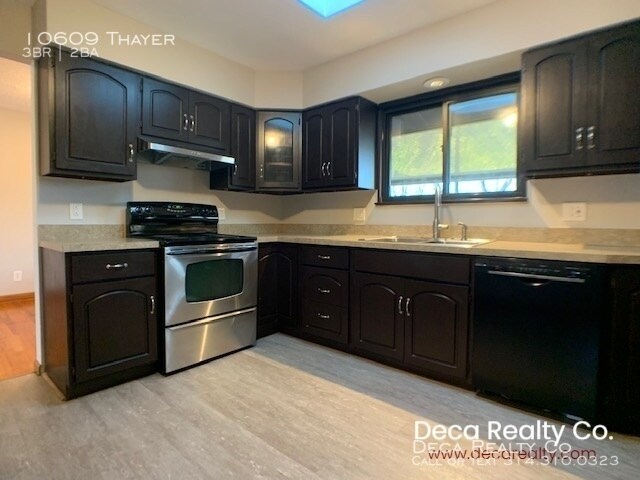 Building Photo - 3 Bedroom House