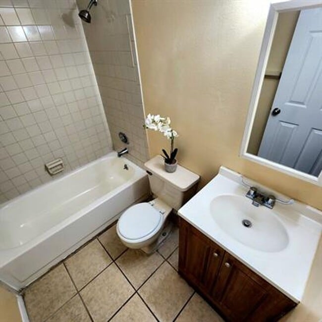 Building Photo - Waterside Community Condo – Steps from Sce...