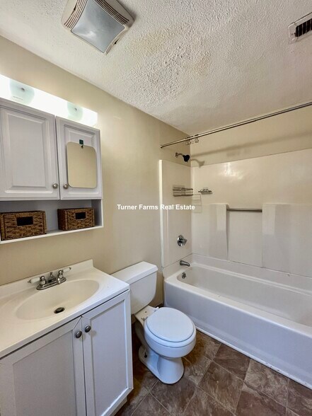 Building Photo - 381 Dorchester St