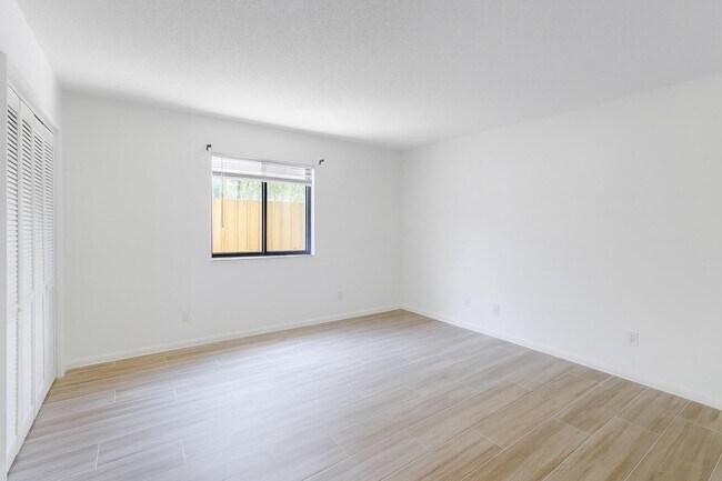 Building Photo - 125 S Palmway