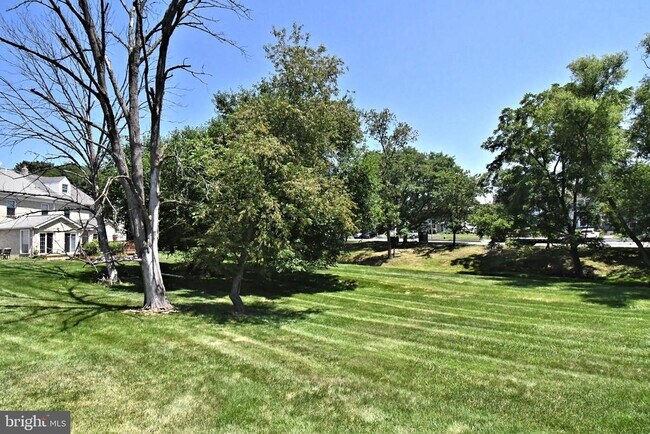 Building Photo - 2489 Hillendale Dr