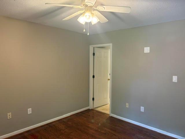 Building Photo - 24105 Plantation Dr NE