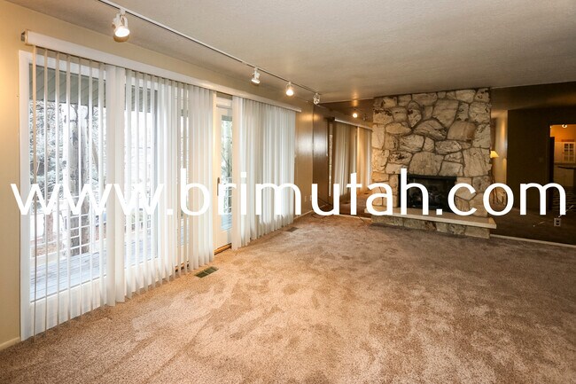 Building Photo - 4717 Naniloa Dr