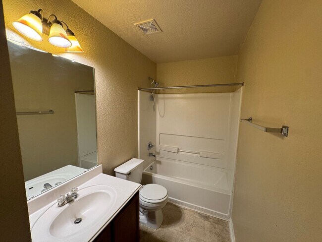 Building Photo - Move-In Ready 3BR Home with Open Living & Large Backyard Leon Valley | 410 & Bandera Rd